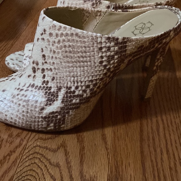 ANN TAYLOR LEATHER faux python high heel mules - beautiful detail - Picture 3 of 8
